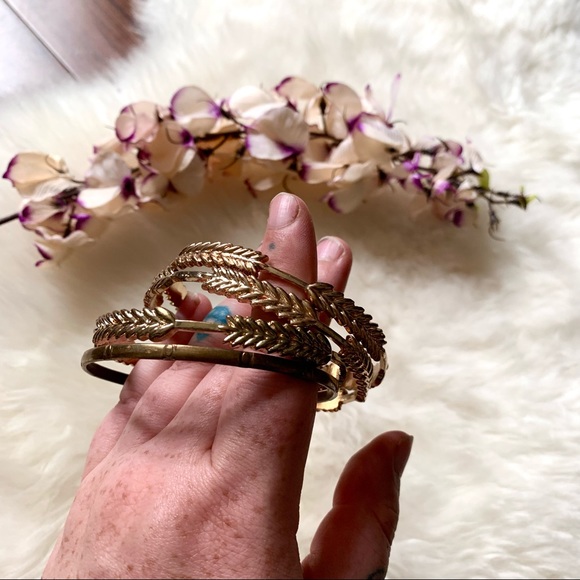 Gold Arrow Bangle Set (4) - Picture 5 of 7